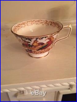 Set of 6 Royal Crown Derby Olde Avesbury Cup & Saucer Bone China/England mint