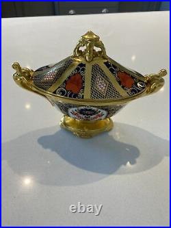 Tunning Vintage Royal Crown Derby Old Imari 1128 Covered Urn Very Rare