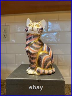 Vintage (late1900) Royal Crown Derby porcelain cat paperweight