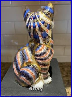 Vintage (late1900) Royal Crown Derby porcelain cat paperweight